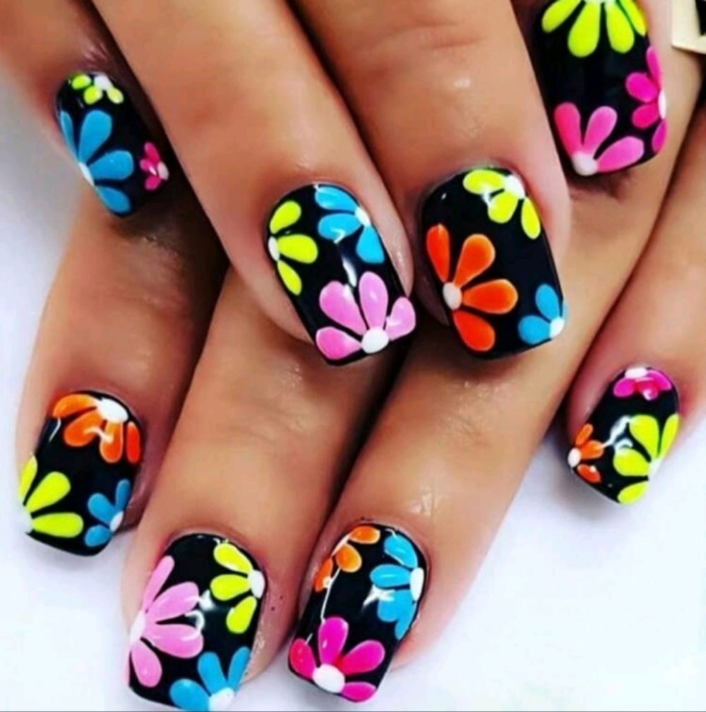 🔥3/$21 Floral Press On Nails  with Vibrant Colors